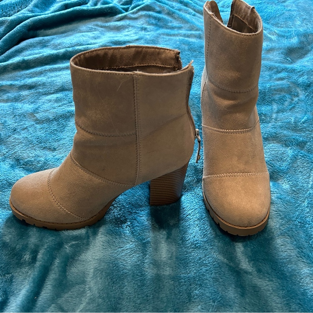 Celia faux suede boots size 9
